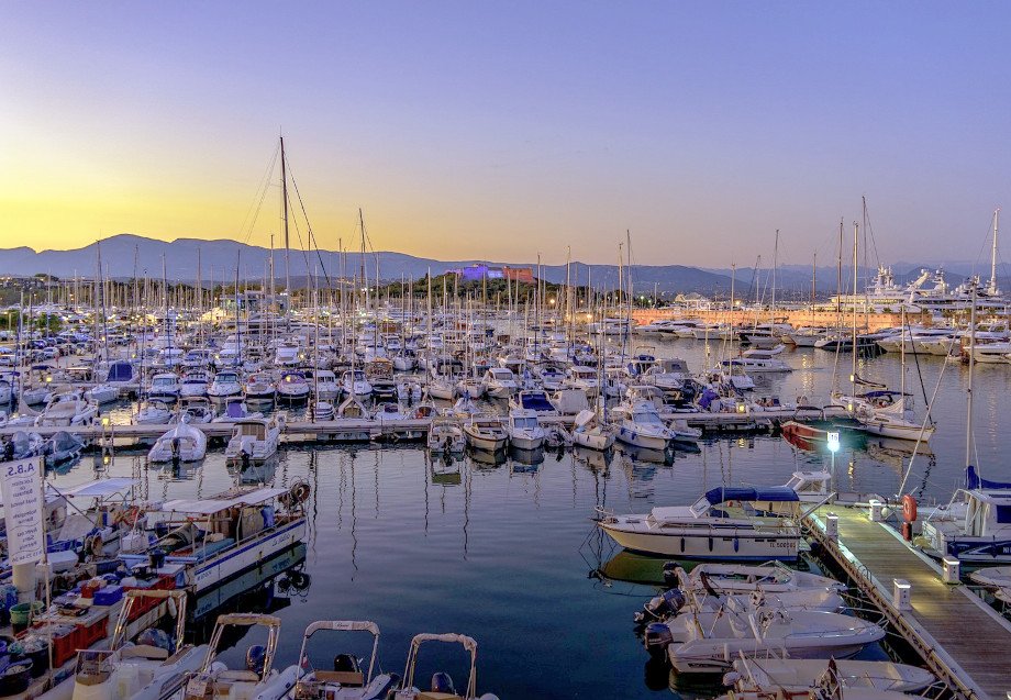 Cómo Llegar a Antibes: en tren, coche, bus, avión